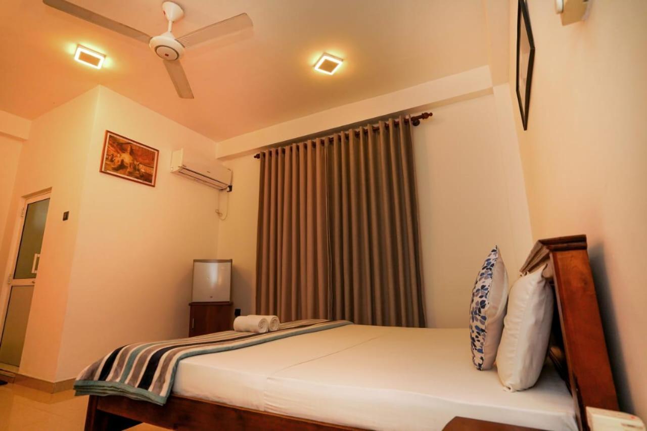 Airport 4 Season Transit Hotel Katunayaka Dış mekan fotoğraf