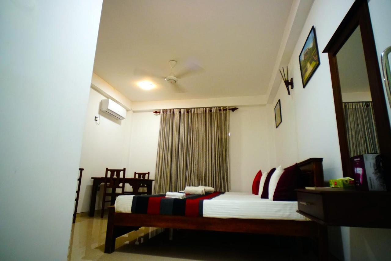 Airport 4 Season Transit Hotel Katunayaka Dış mekan fotoğraf