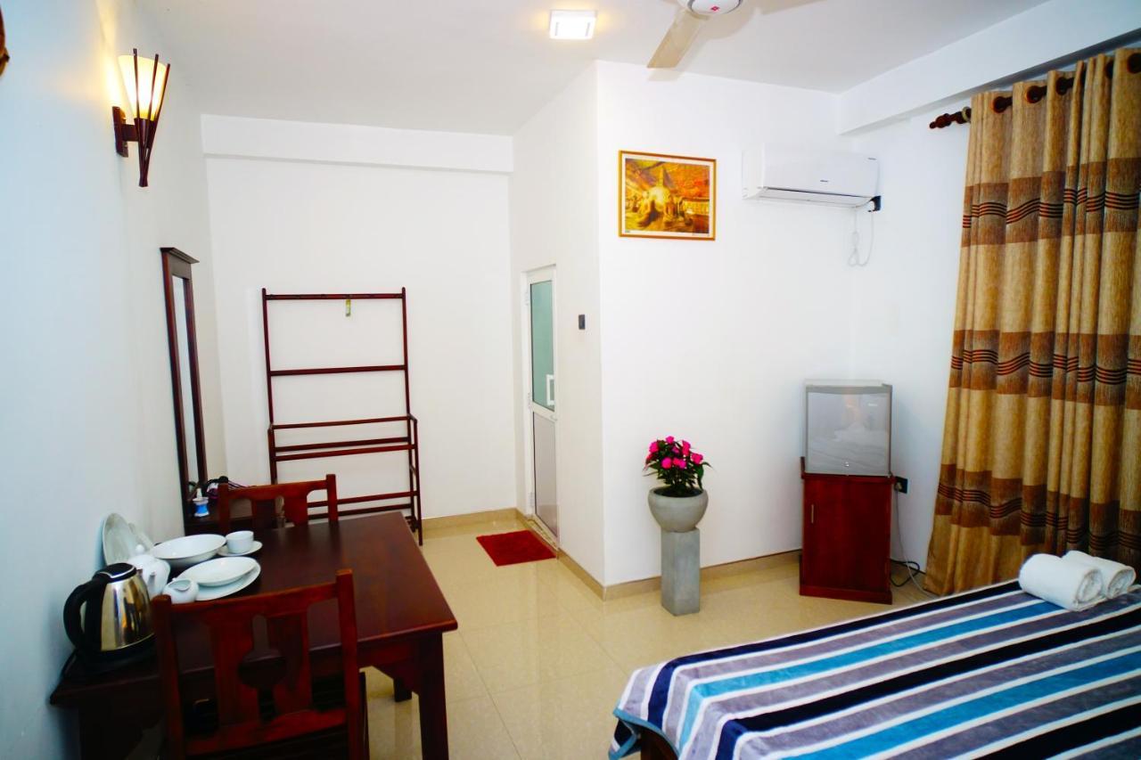 Airport 4 Season Transit Hotel Katunayaka Dış mekan fotoğraf